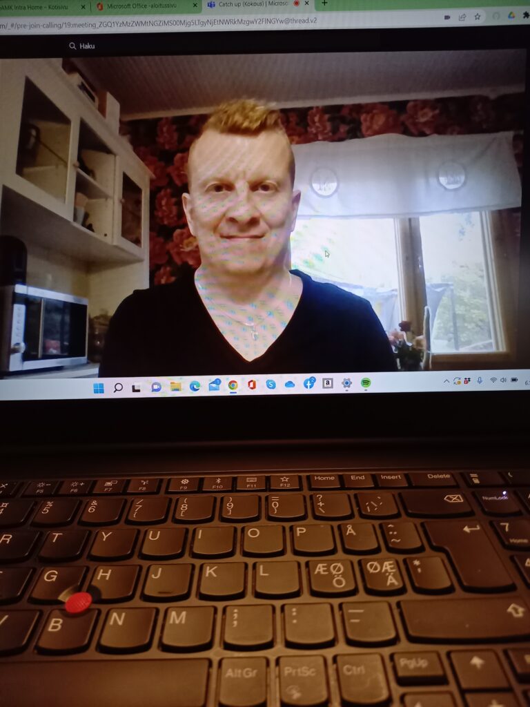 Online conversation running with Rylos - it really one to know one.