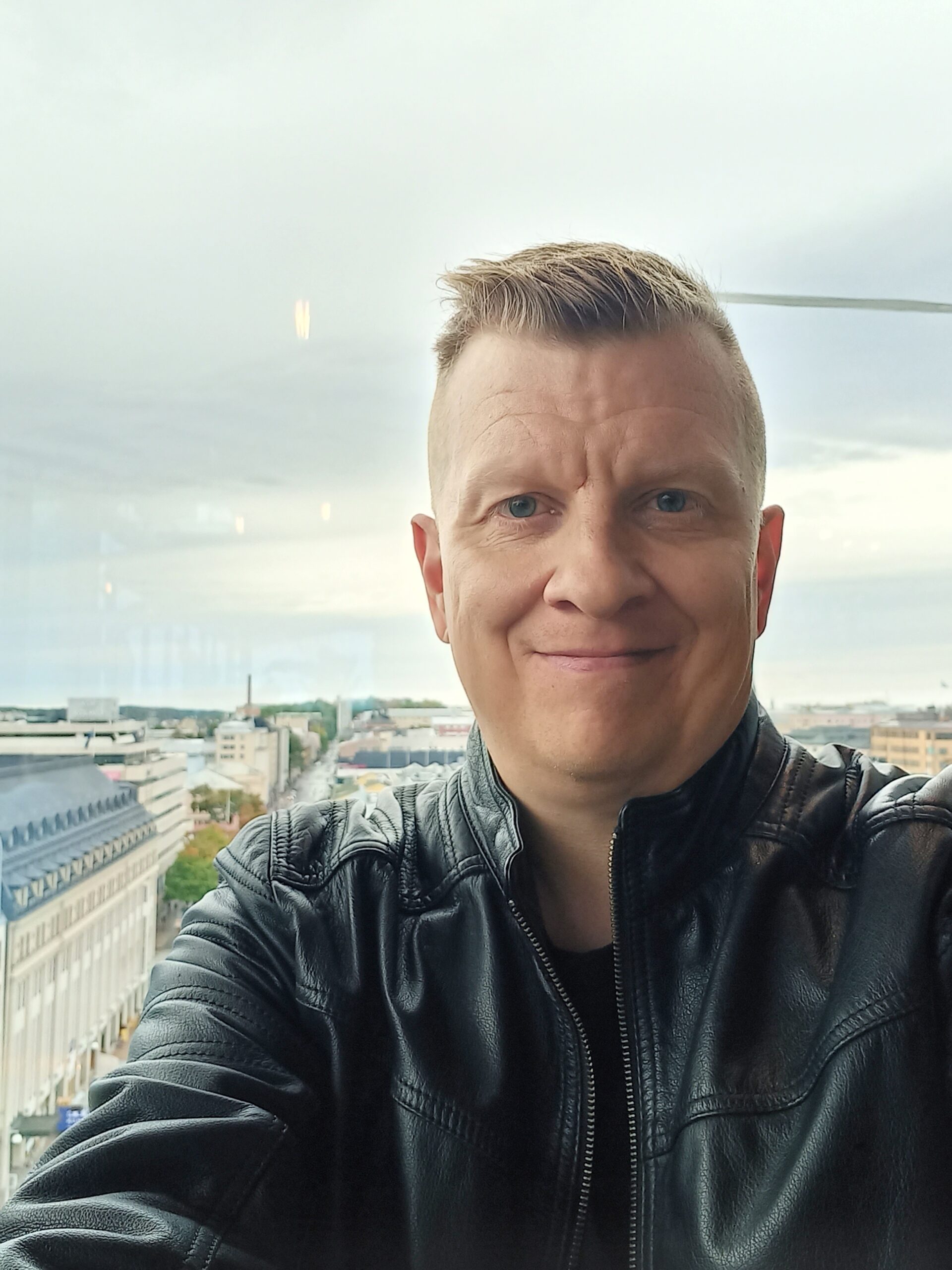 Book a 1-on-1 consultation with artist manager, music business management lecturer, and author Mika Karhumaa. This article explains how it works.